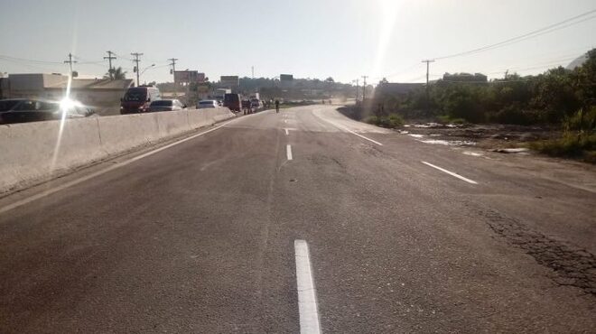 Maricá interdita trecho da RJ-106 para obras na altura de Inoã